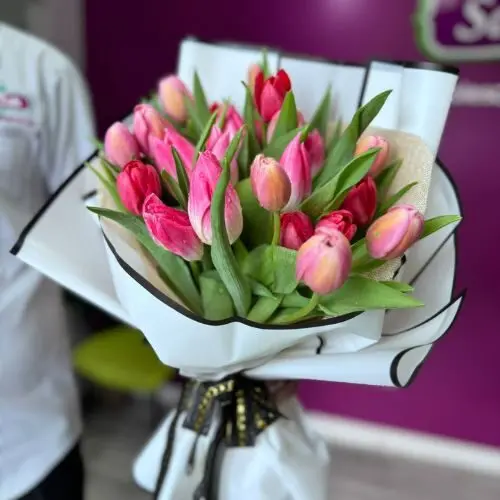 1 2 pink tulips.webp
