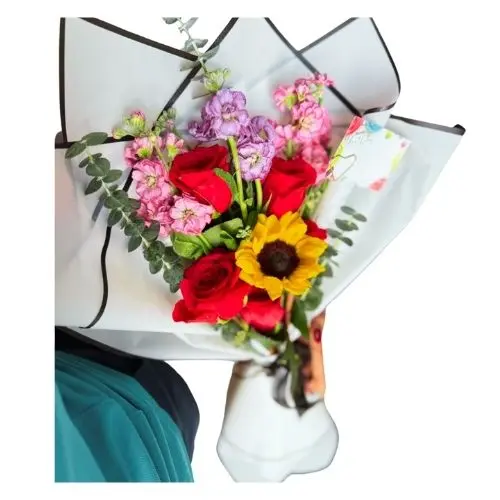 Sunflower W 6 Roses