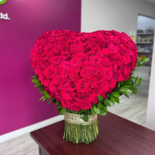 Love you x 300 (300 roses)